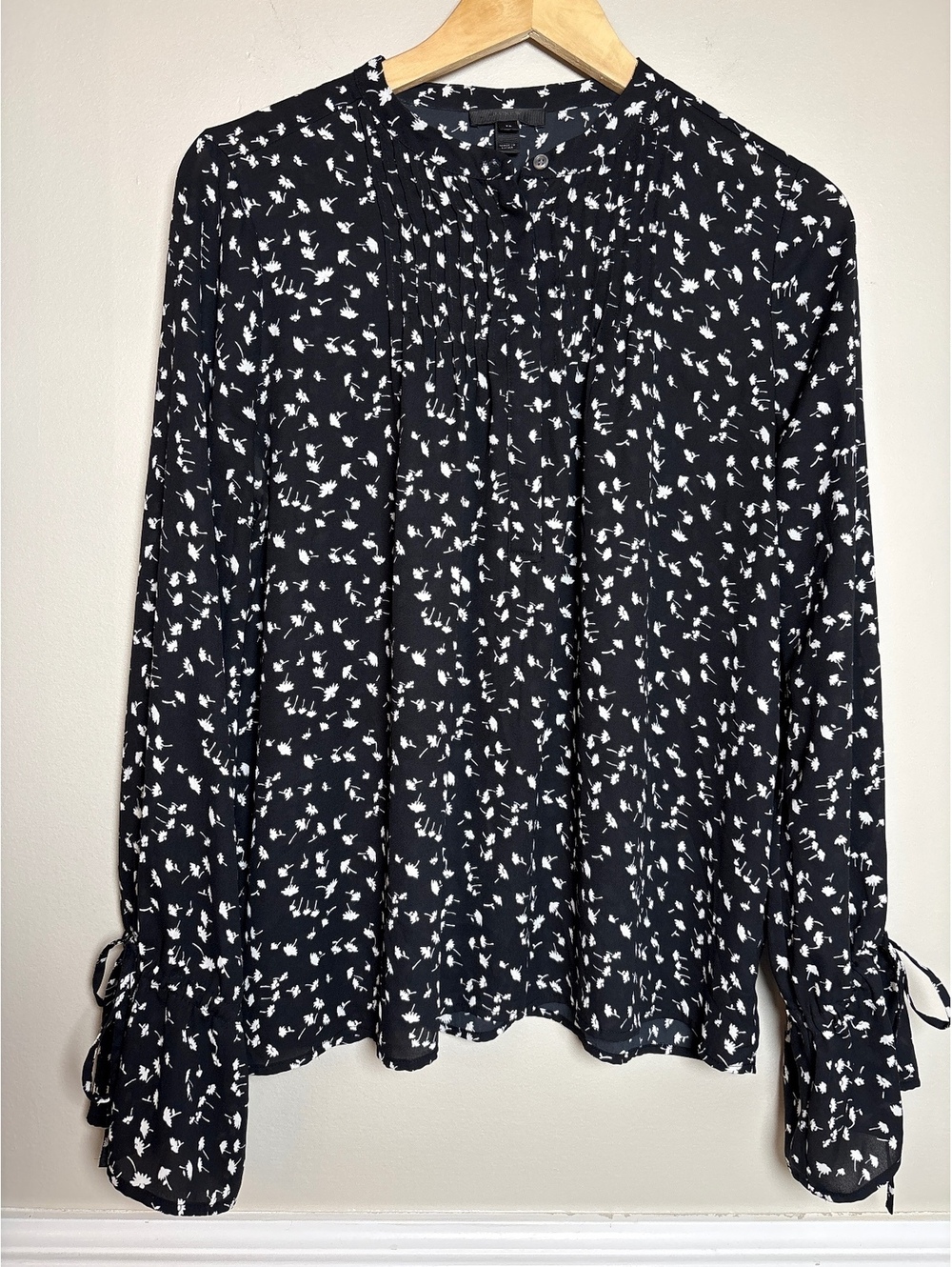 J. Crew Black and White Floral Ruffle Sleeve Blouse Tall Small